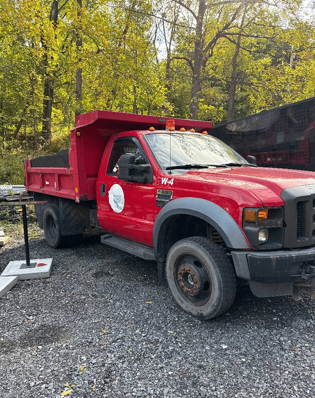 Image of Ford F-550 equipment image 2