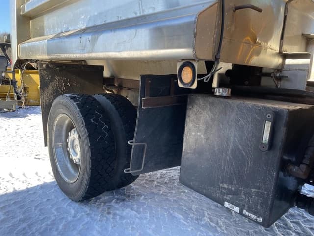 Image of Ford F-550 equipment image 2