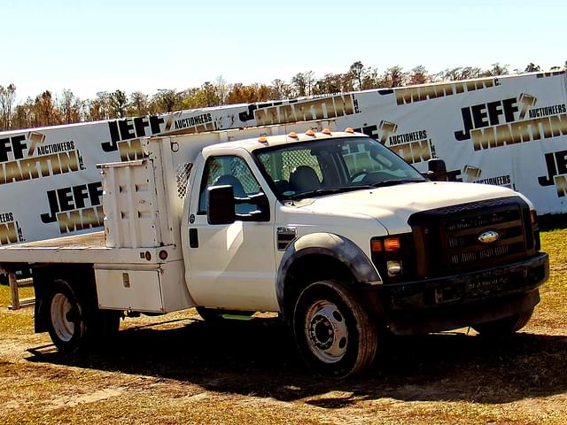 Image of Ford F-550 equipment image 2