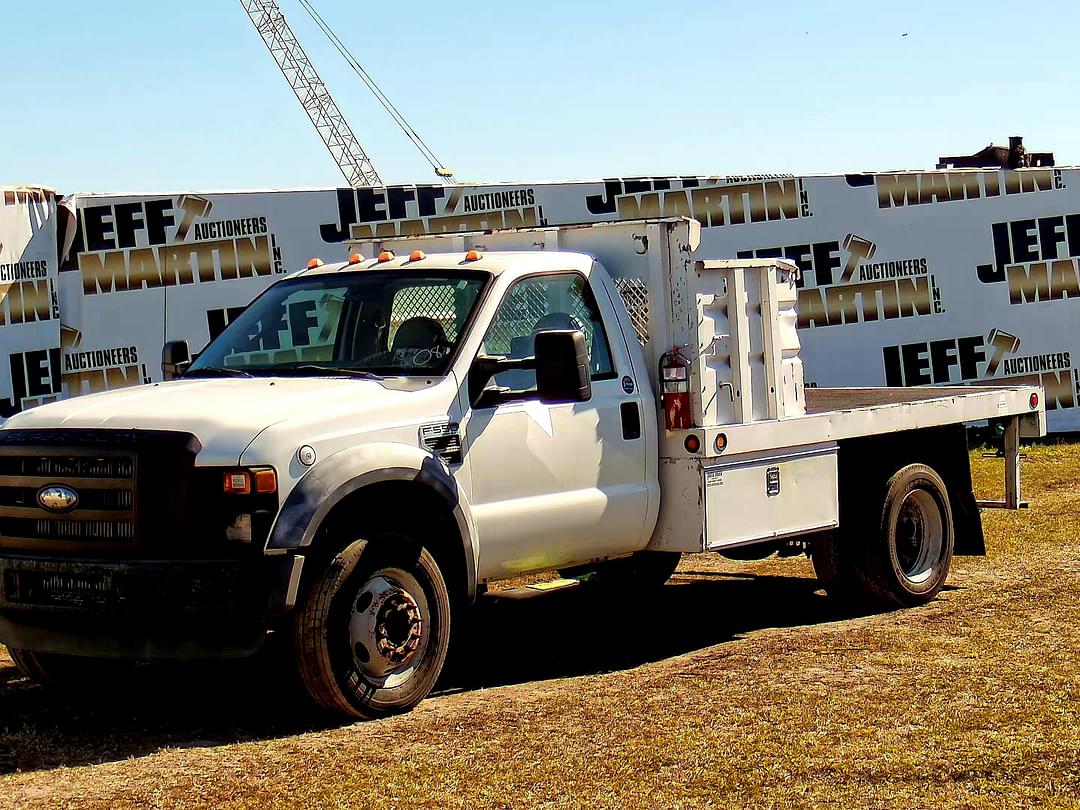 Image of Ford F-550 Primary image