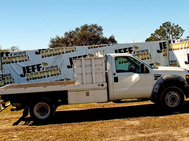 Image of Ford F-550 equipment image 3