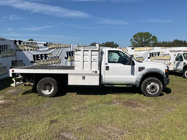 Image of Ford F-550 equipment image 3