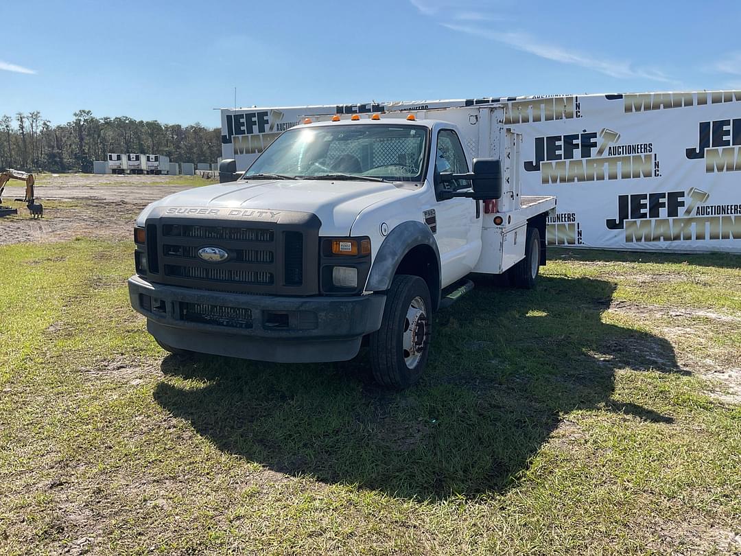 Image of Ford F-550 Primary image