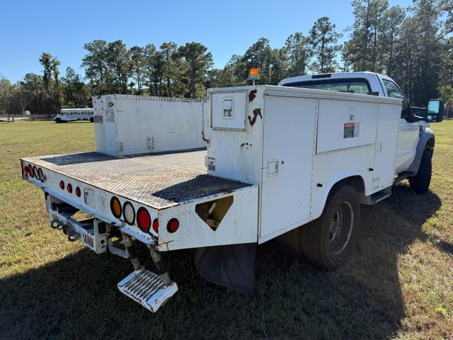Image of Ford F-550 equipment image 4