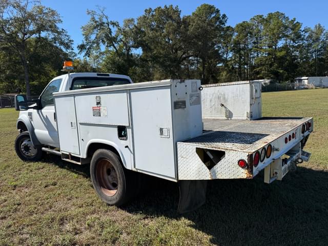 Image of Ford F-550 equipment image 2
