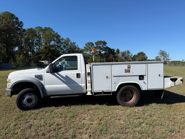 Image of Ford F-550 equipment image 1