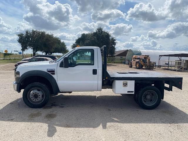 Image of Ford F-550 equipment image 4