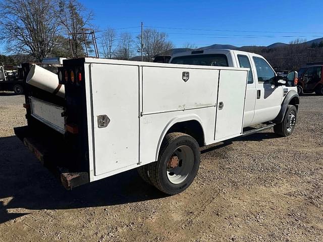 Image of Ford F-550 equipment image 3