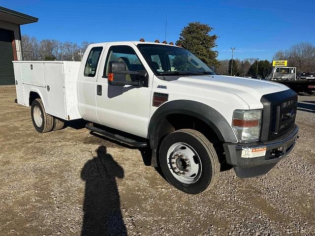 Image of Ford F-550 equipment image 1