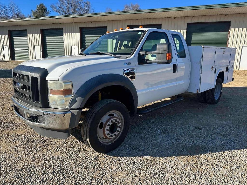 Image of Ford F-550 Primary image