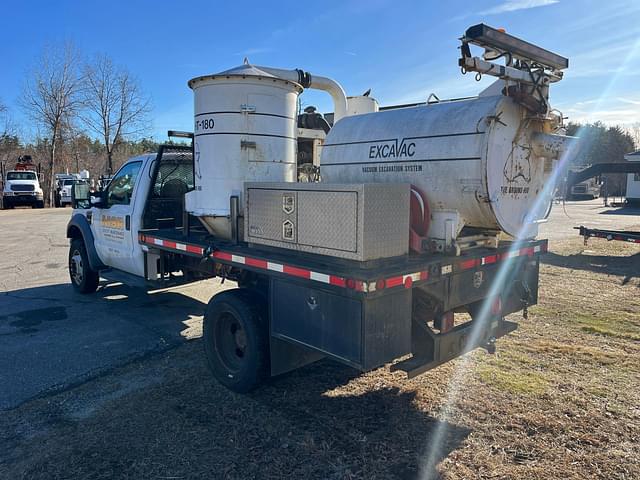 Image of Ford F-550 equipment image 2