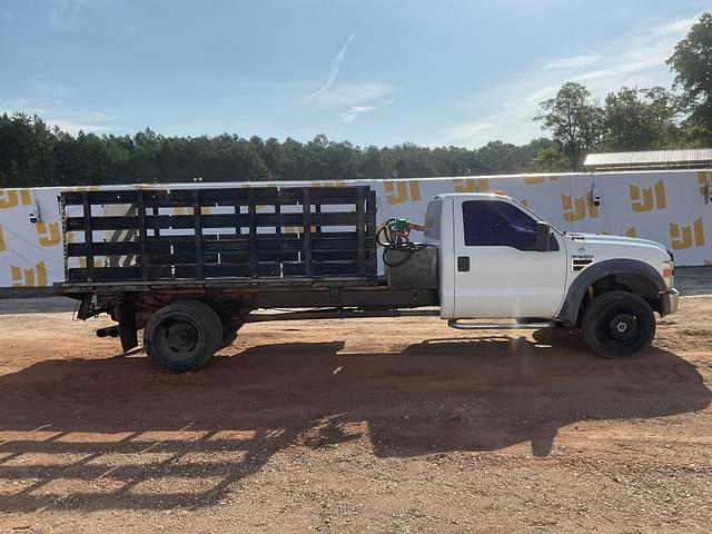 Image of Ford F-550 equipment image 3