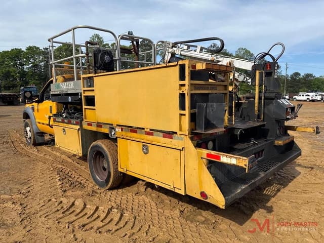 Image of Ford F-550 equipment image 2
