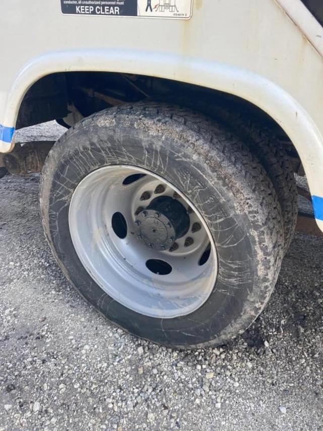 Image of Ford F-550 equipment image 3