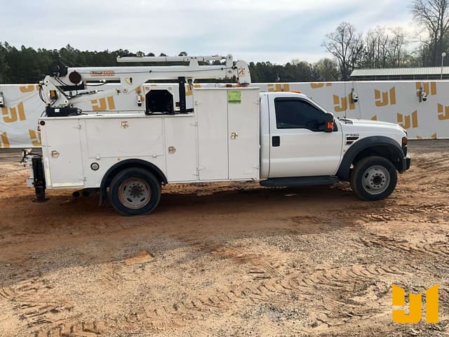 Image of Ford F-550 equipment image 3
