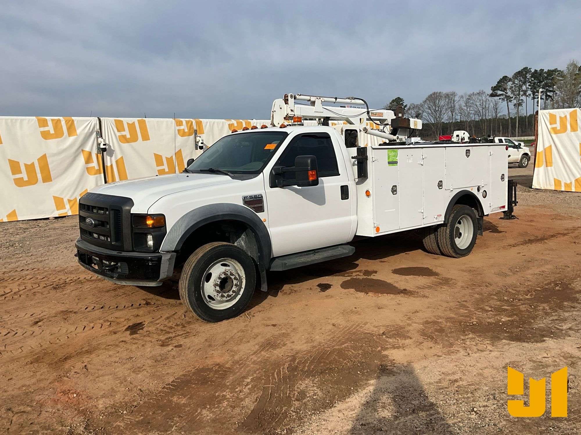 2008 Ford F-550 Equipment Image0