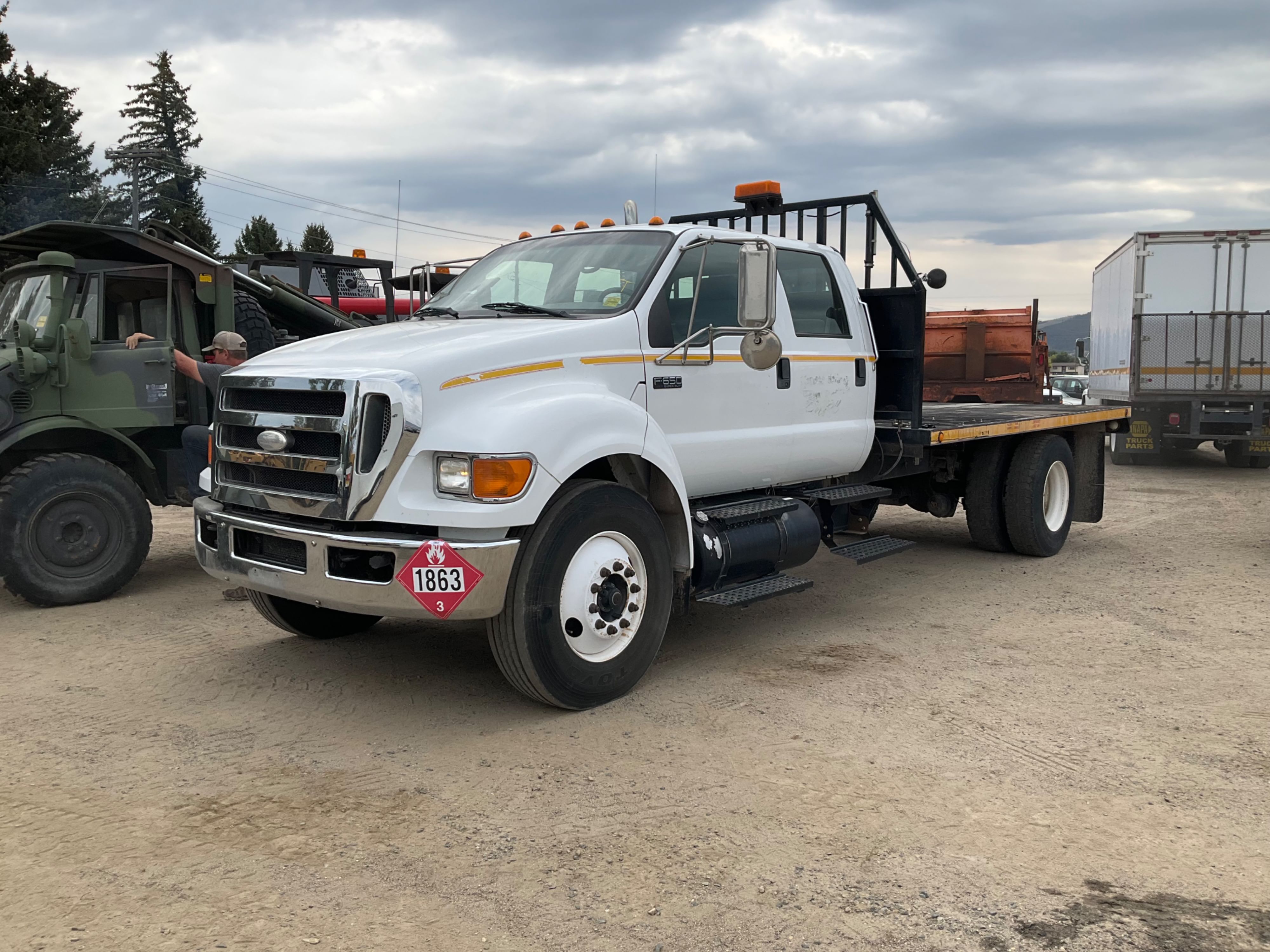 2008 Ford F-650 Equipment Image0