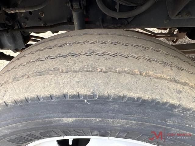 Image of Ford F-650 equipment image 4