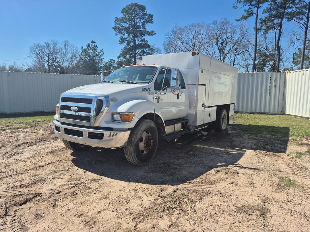 Image of Ford F-750 Primary image