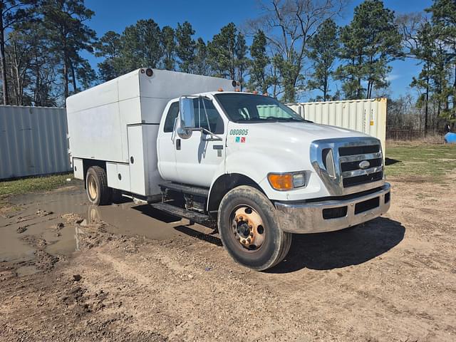 Image of Ford F-750 equipment image 2