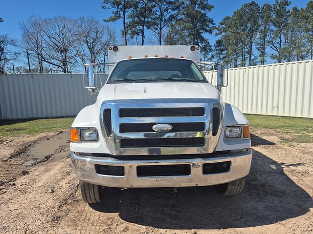 Image of Ford F-750 equipment image 1