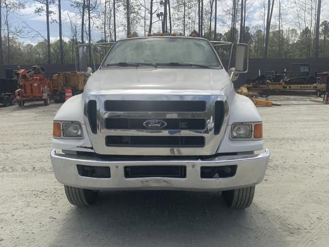Image of Ford F-750 equipment image 1