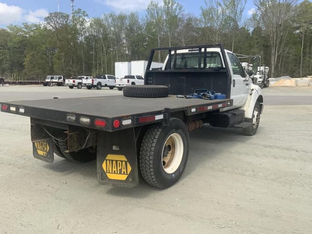 Image of Ford F-750 equipment image 4