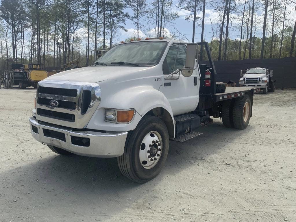 2008 Ford F-750 Equipment Image0