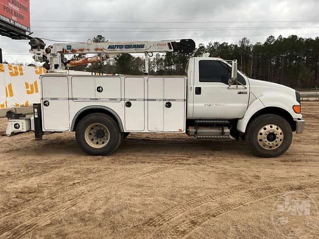 Image of Ford F-750 equipment image 3