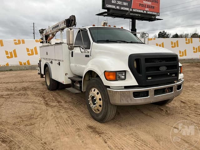 Image of Ford F-750 equipment image 2
