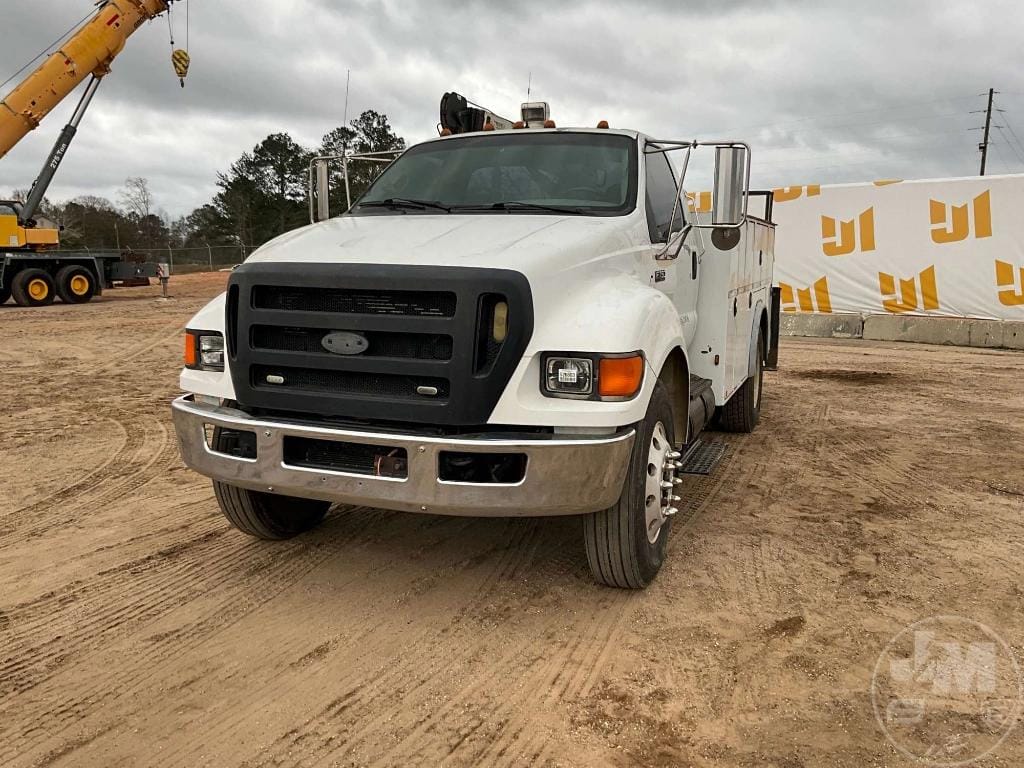 2008 Ford F-750 Equipment Image0