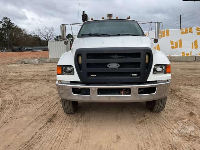 Image of Ford F-750 equipment image 1