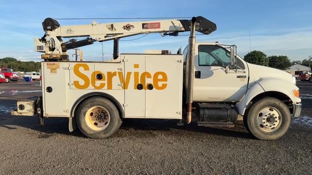 Image of Ford F-750 equipment image 3