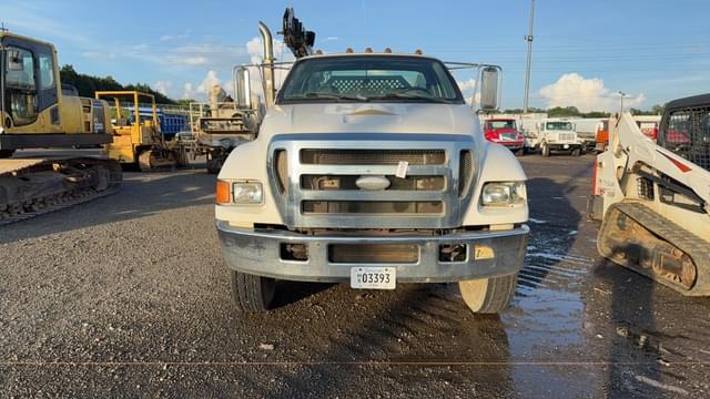 Image of Ford F-750 equipment image 1