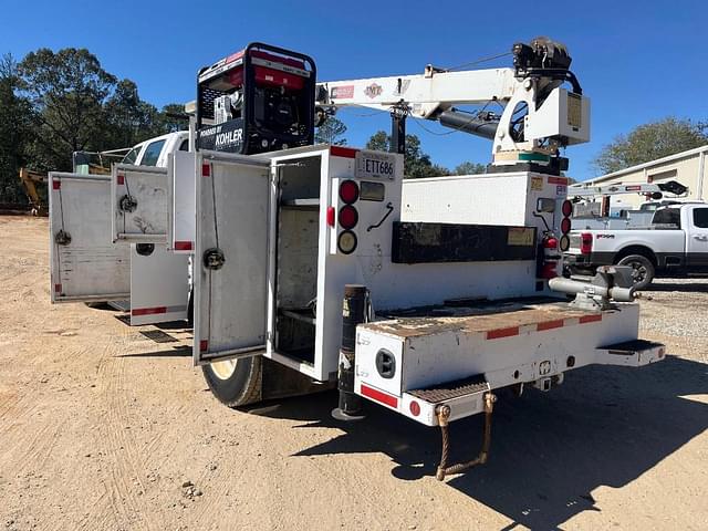 Image of Ford F-750 equipment image 2