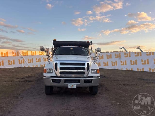 Image of Ford F-750 equipment image 1