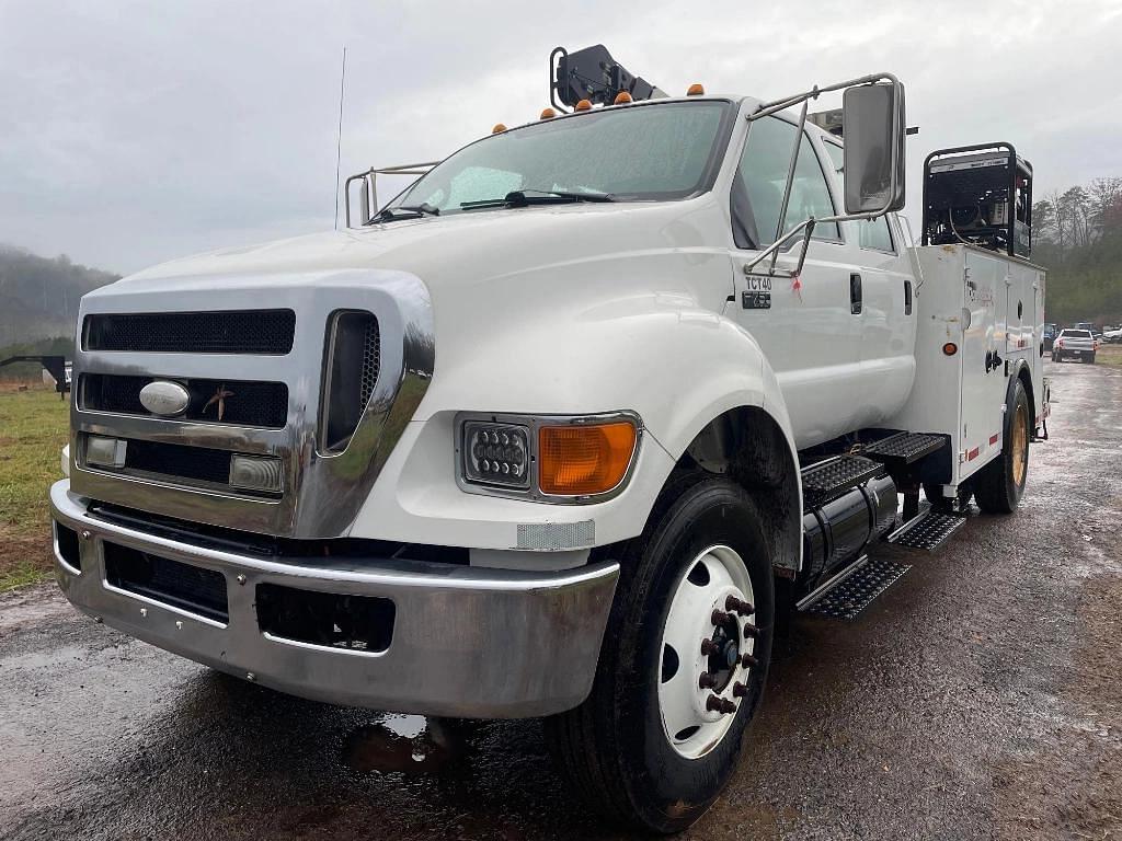 Image of Ford F-750 Primary image