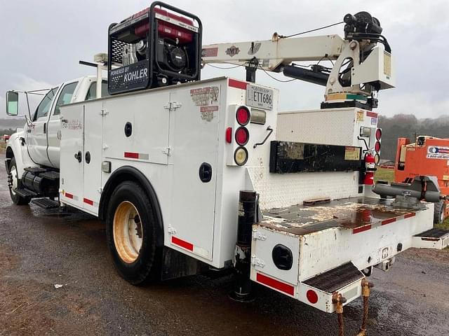 Image of Ford F-750 equipment image 2