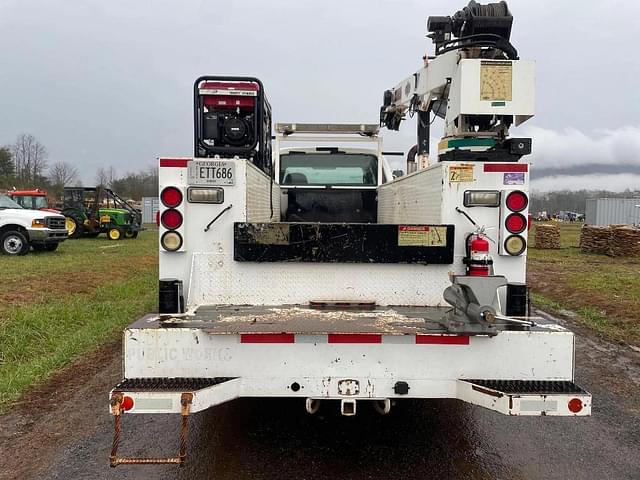 Image of Ford F-750 equipment image 3