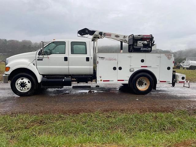 Image of Ford F-750 equipment image 1