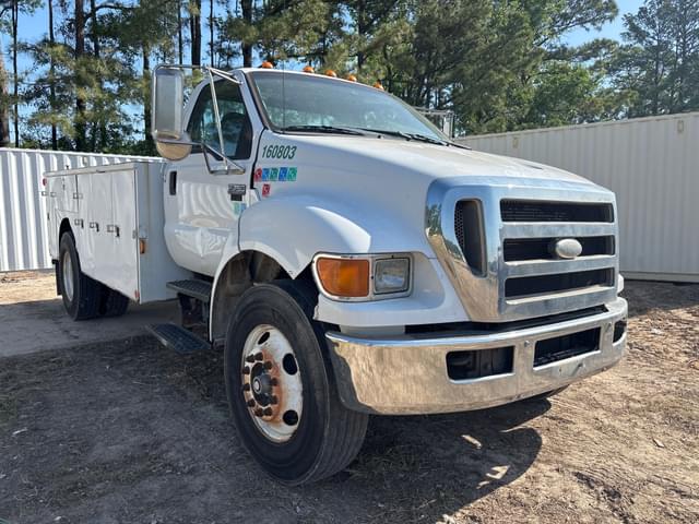 Image of Ford F-750 equipment image 2