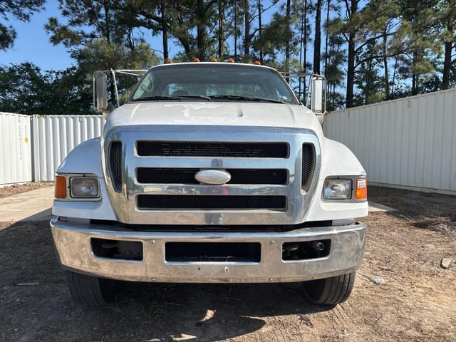 Image of Ford F-750 equipment image 1