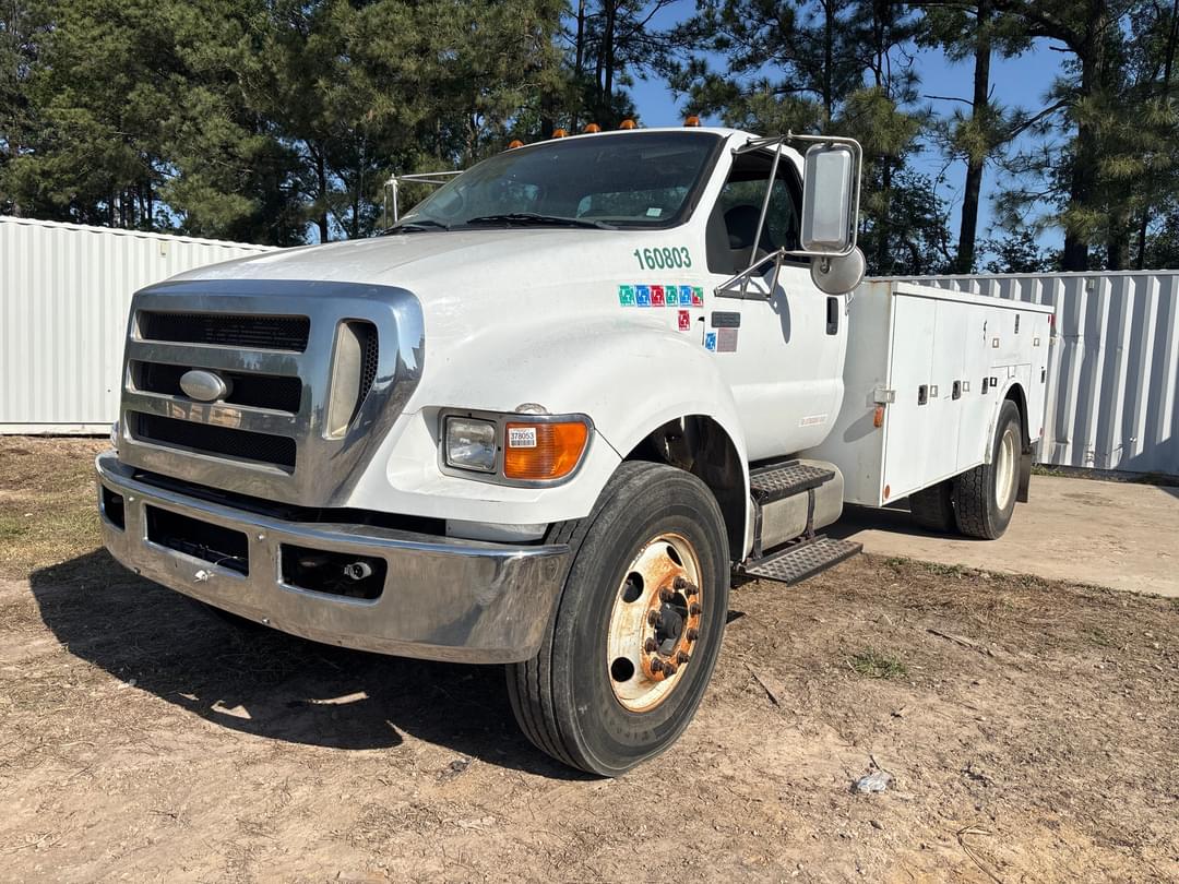 Image of Ford F-750 Primary image