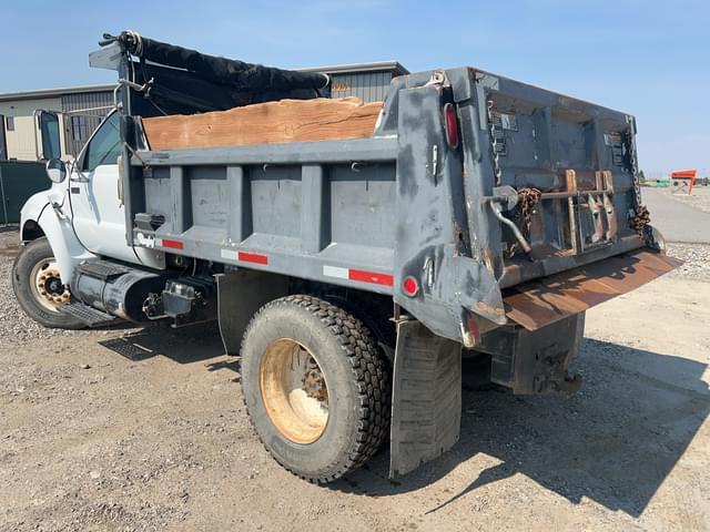 Image of Ford F-750 equipment image 3