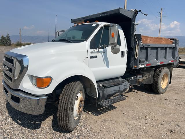 Image of Ford F-750 equipment image 1
