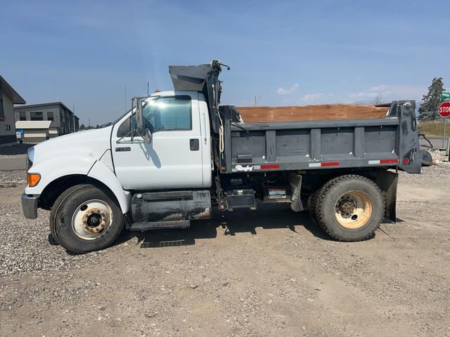 Image of Ford F-750 equipment image 2