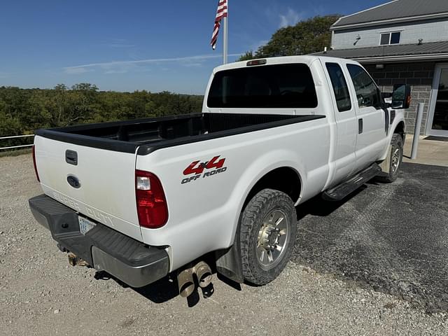 Image of Ford F-250 equipment image 2