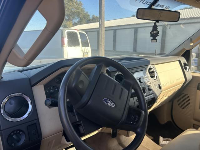 Image of Ford F-250 equipment image 3