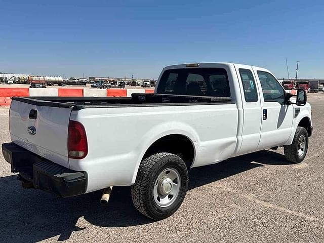 Image of Ford F-250 equipment image 2