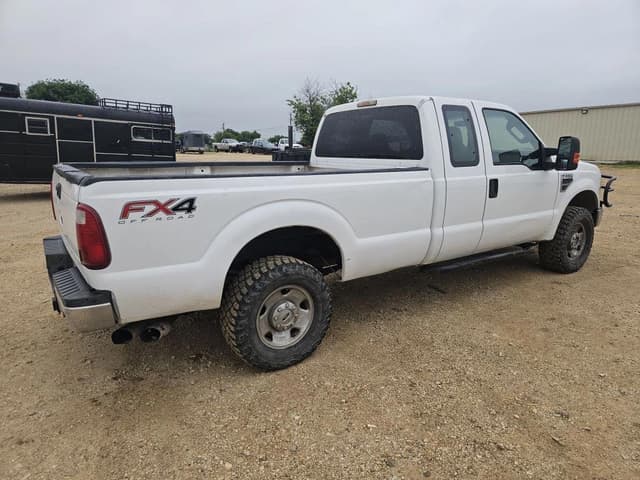 Image of Ford F-250 equipment image 3